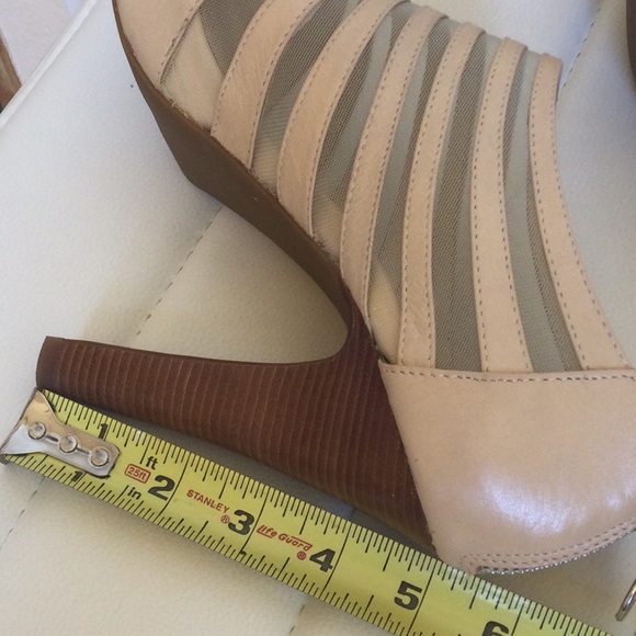 EUC Michael Kors 8.5M Bone/Silver Leather Mesh Open Toe Heels - Picture 16 of 16